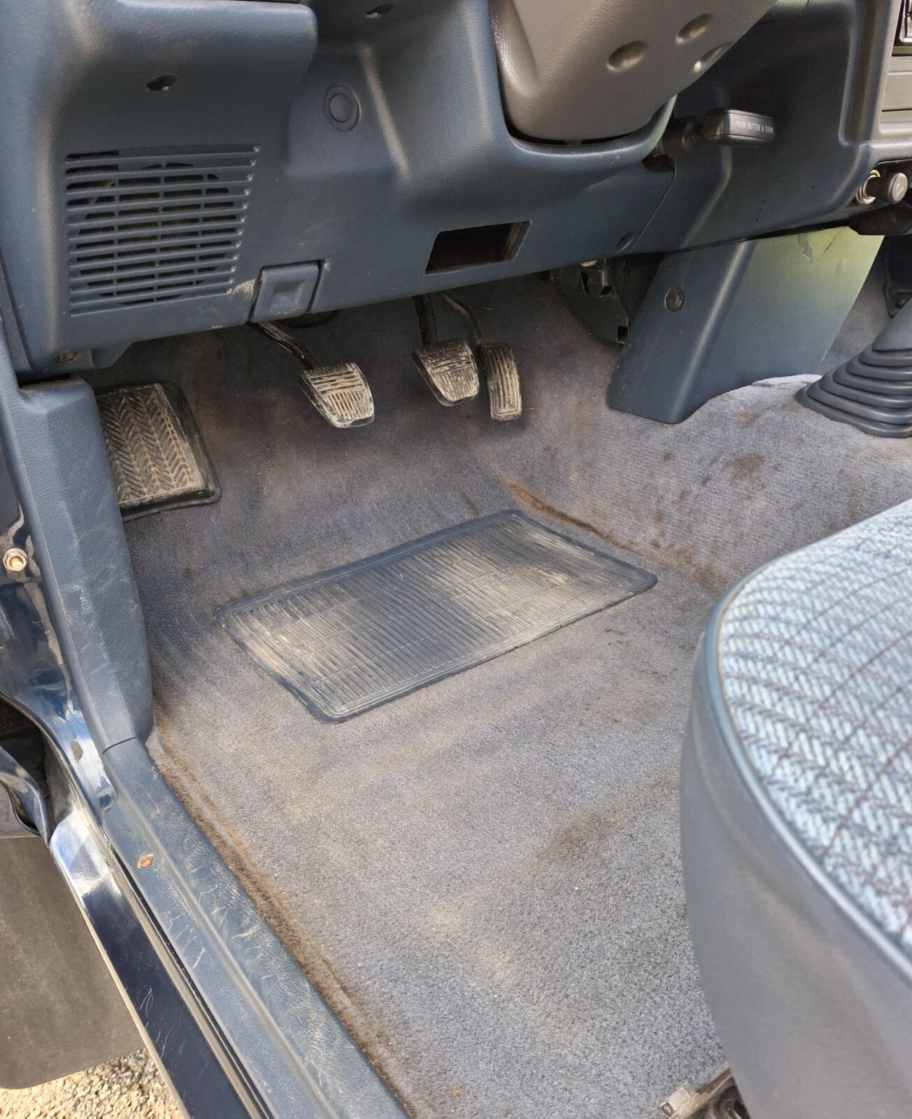 Toyota-Tacoma-1991-Standard-Cab-Pickup-17