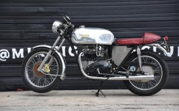 Triumph-Boneville-T140-1977-1