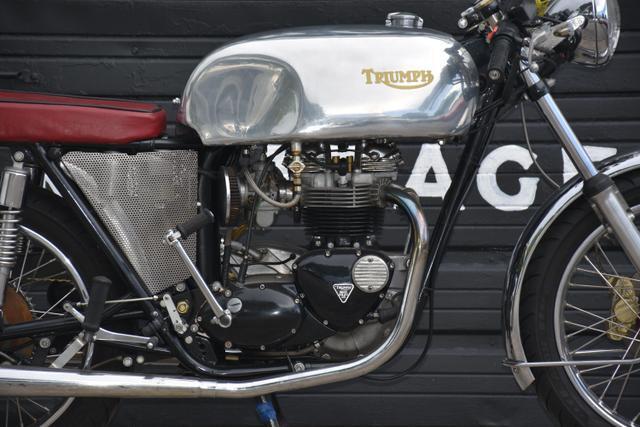 Triumph-Boneville-T140-1977-15