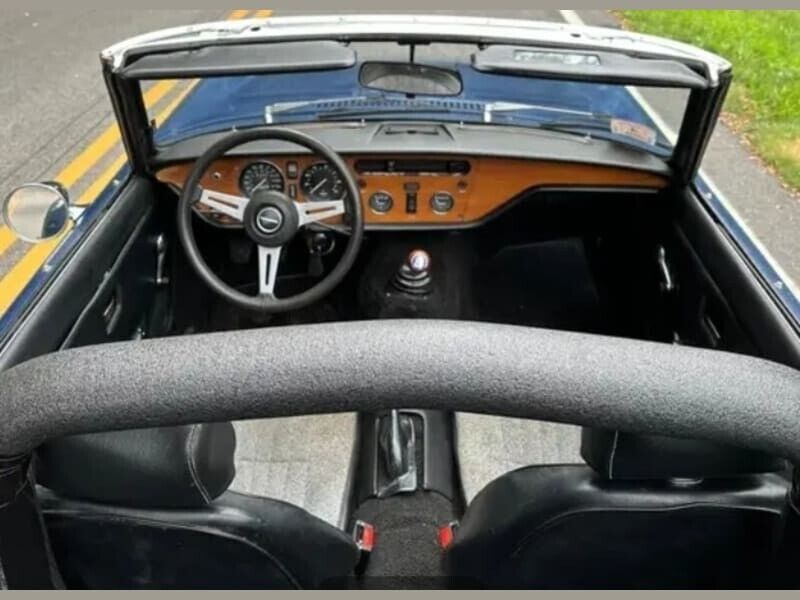 Triumph-Spitfire-1974-Convertible-10