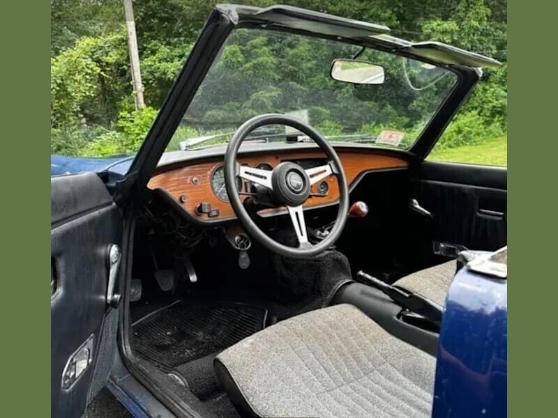 Triumph-Spitfire-1974-Convertible-9