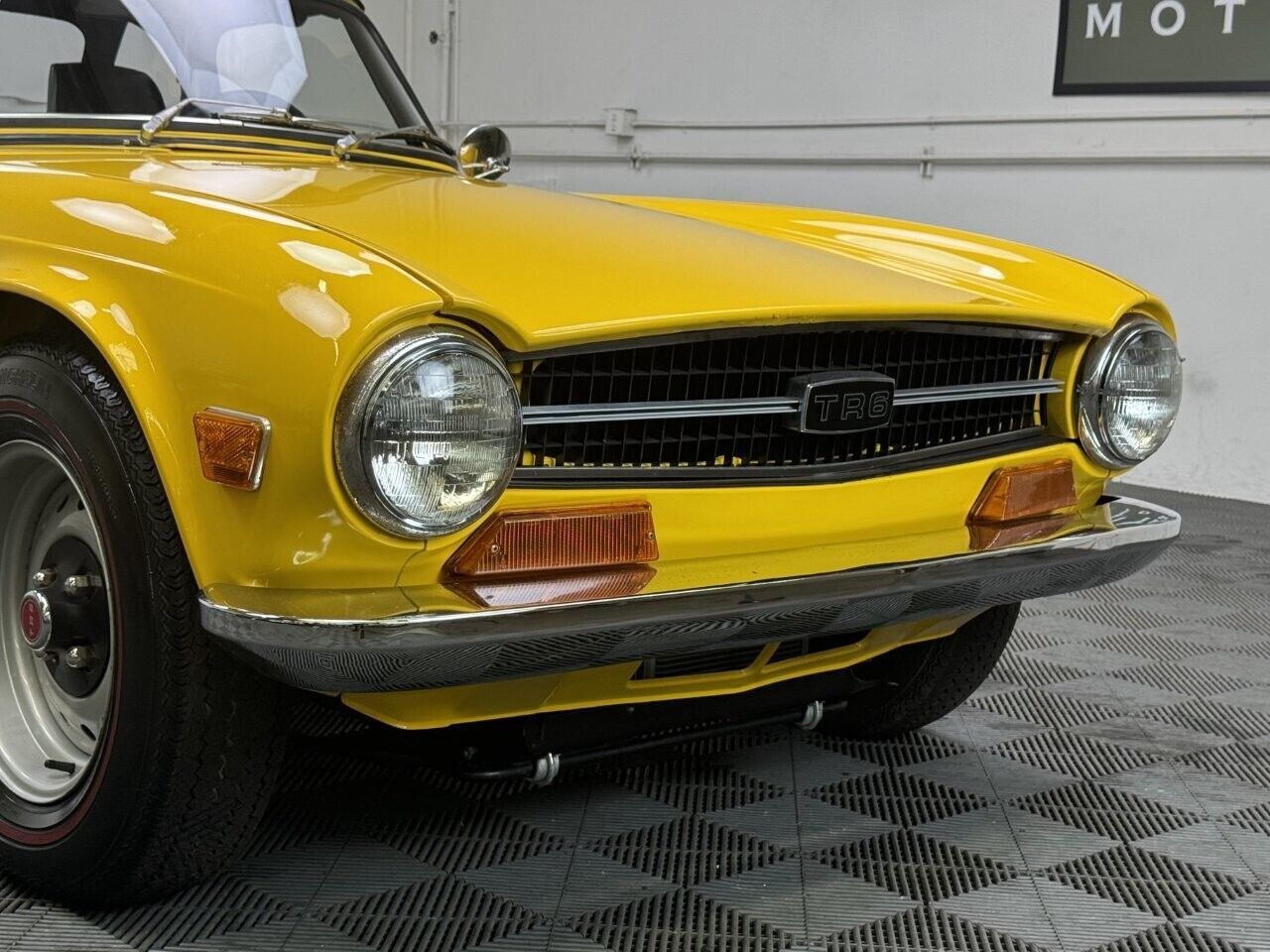 Triumph-TR-6-1969-11