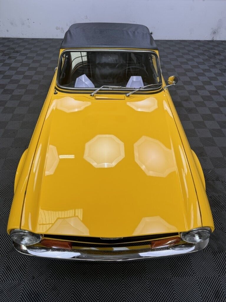 Triumph-TR-6-1969-13