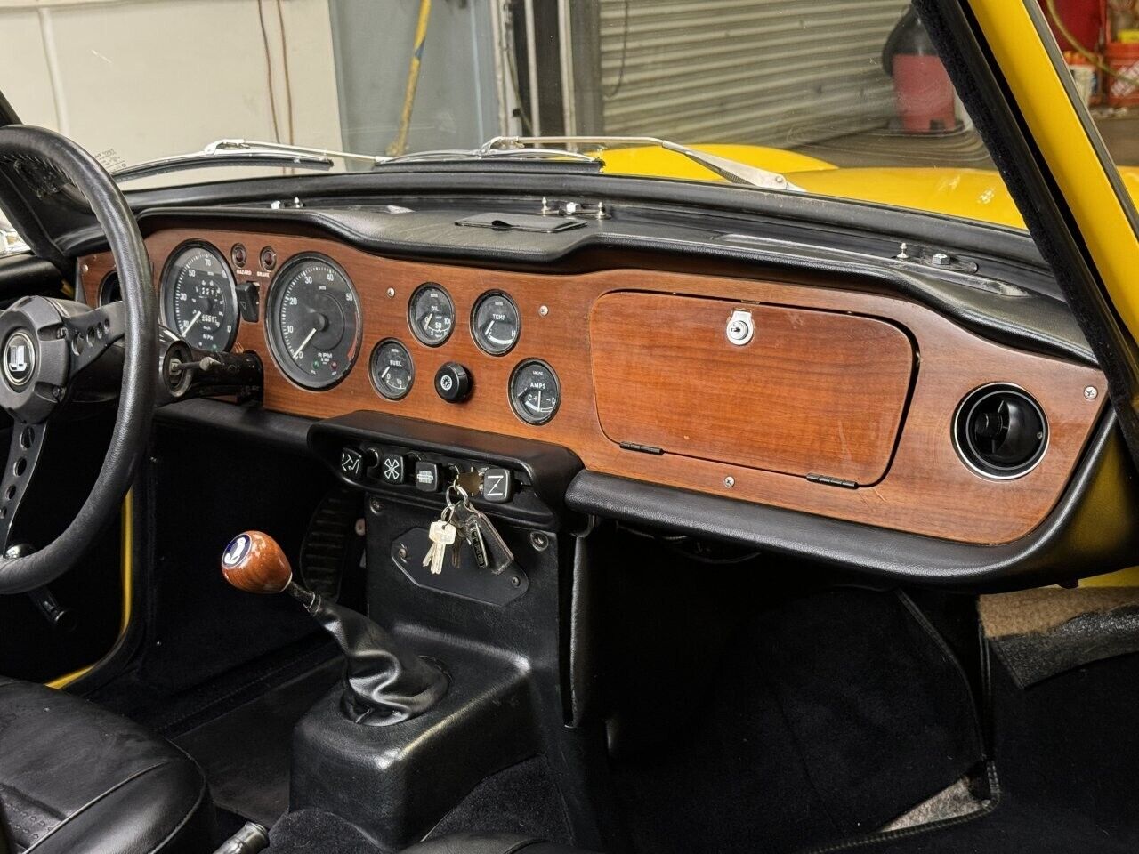 Triumph-TR-6-1969-17