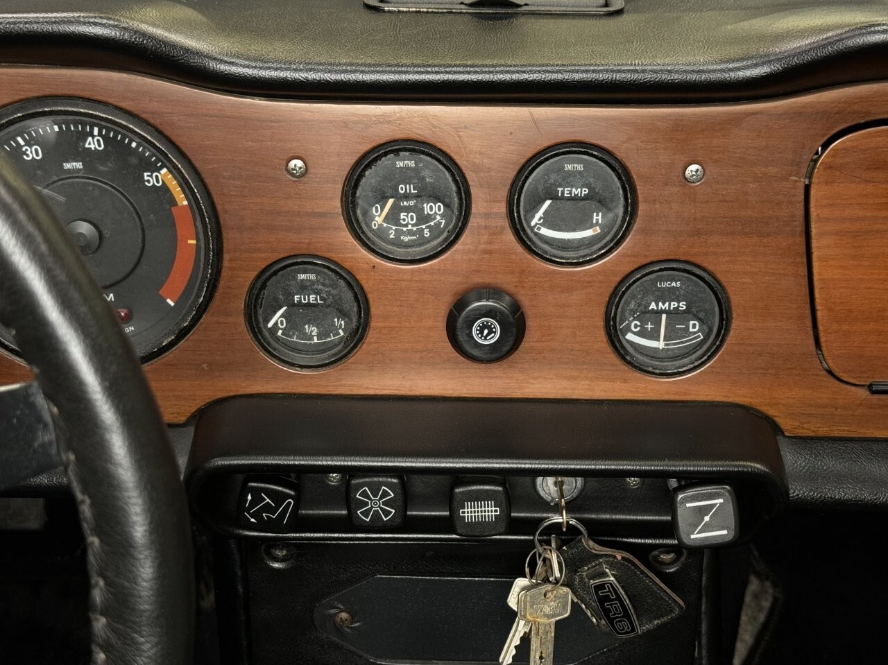 Triumph-TR-6-1969-20