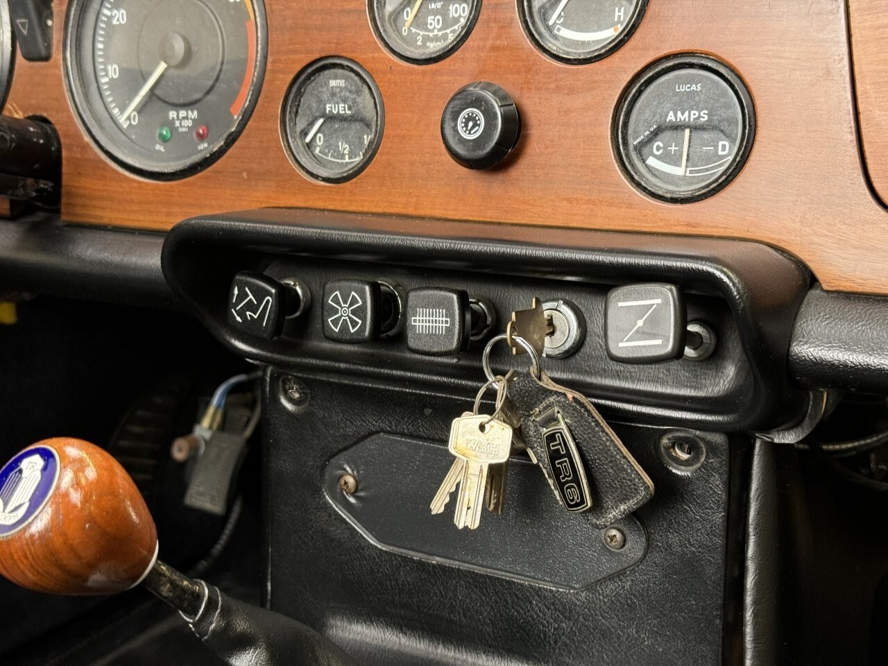 Triumph-TR-6-1969-21