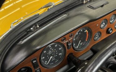 Triumph-TR-6-1969-23
