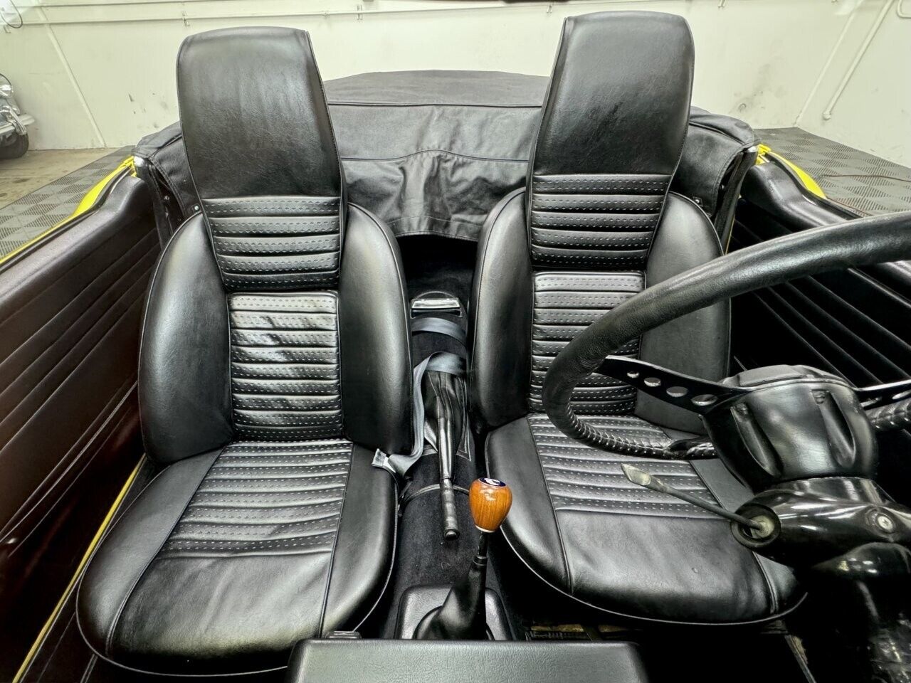 Triumph-TR-6-1969-27