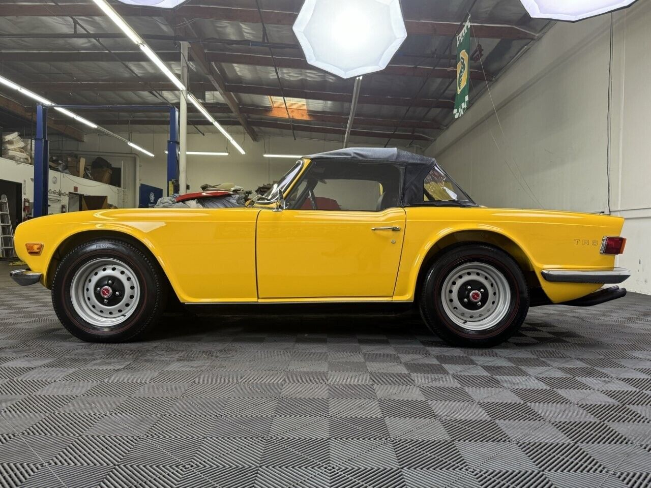 Triumph-TR-6-1969-7
