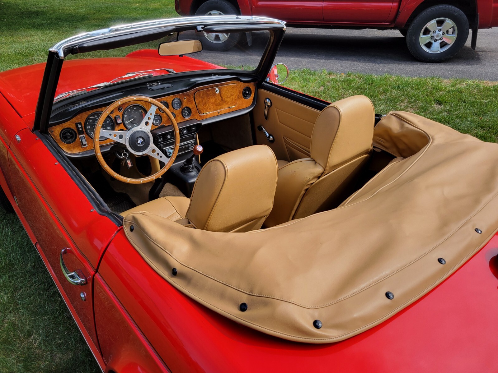 Triumph-TR-6-1972-Convertible-6
