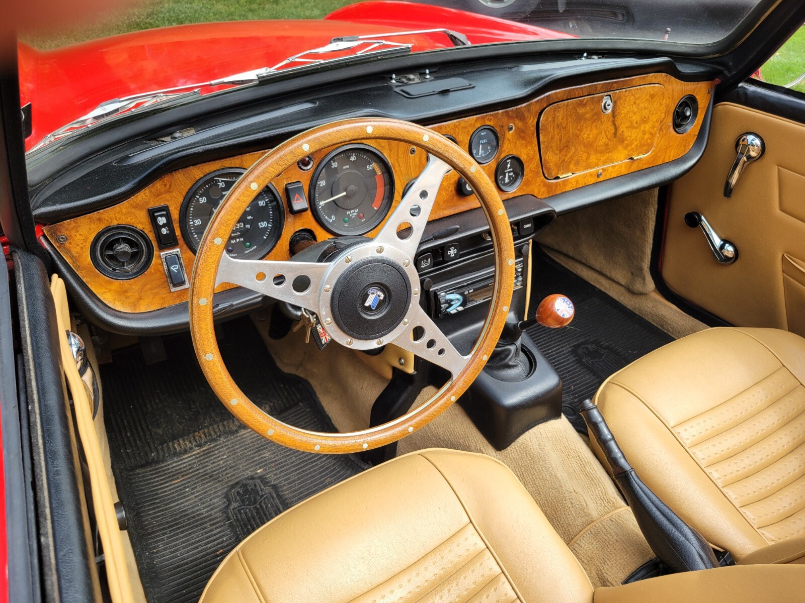 Triumph-TR-6-1972-Convertible-8