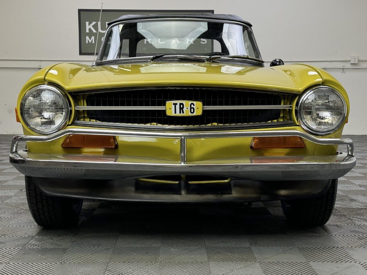 Triumph-TR-6-1973-11