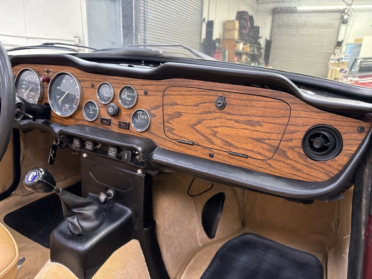 Triumph-TR-6-1973-14