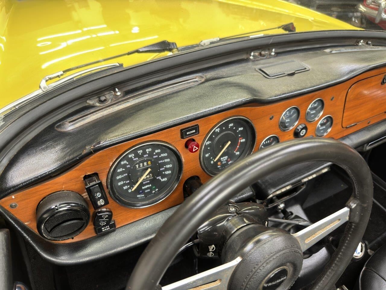 Triumph-TR-6-1973-25