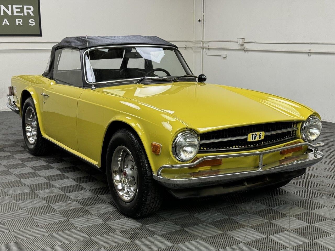 Triumph-TR-6-1973-3