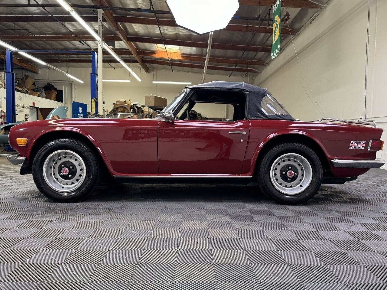 Triumph-TR-6-1973-3