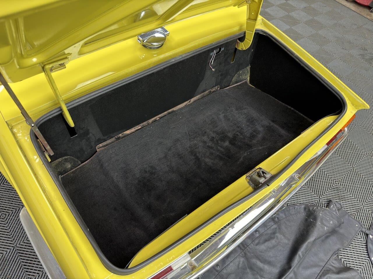 Triumph-TR-6-1973-35