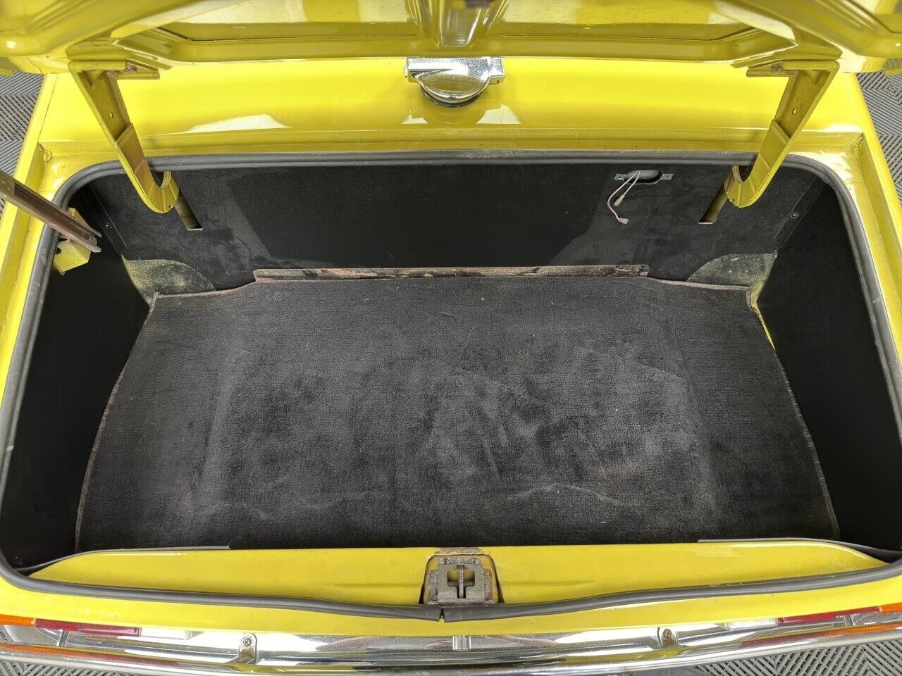 Triumph-TR-6-1973-36