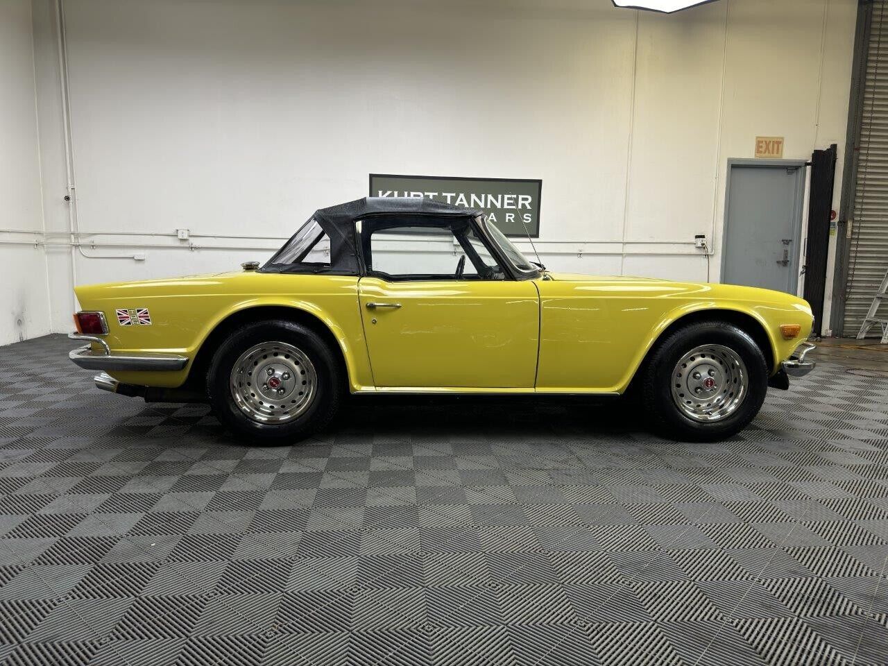 Triumph-TR-6-1973-4