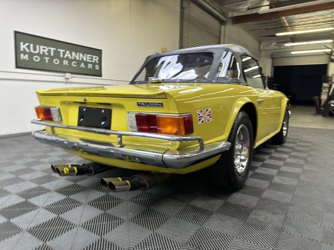 Triumph-TR-6-1973-5