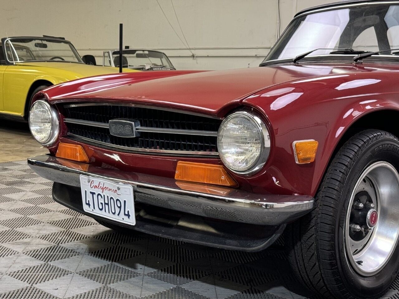Triumph-TR-6-1973-5