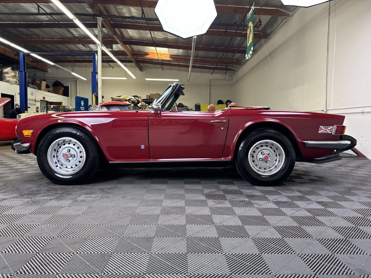 Triumph-TR-6-1974-5