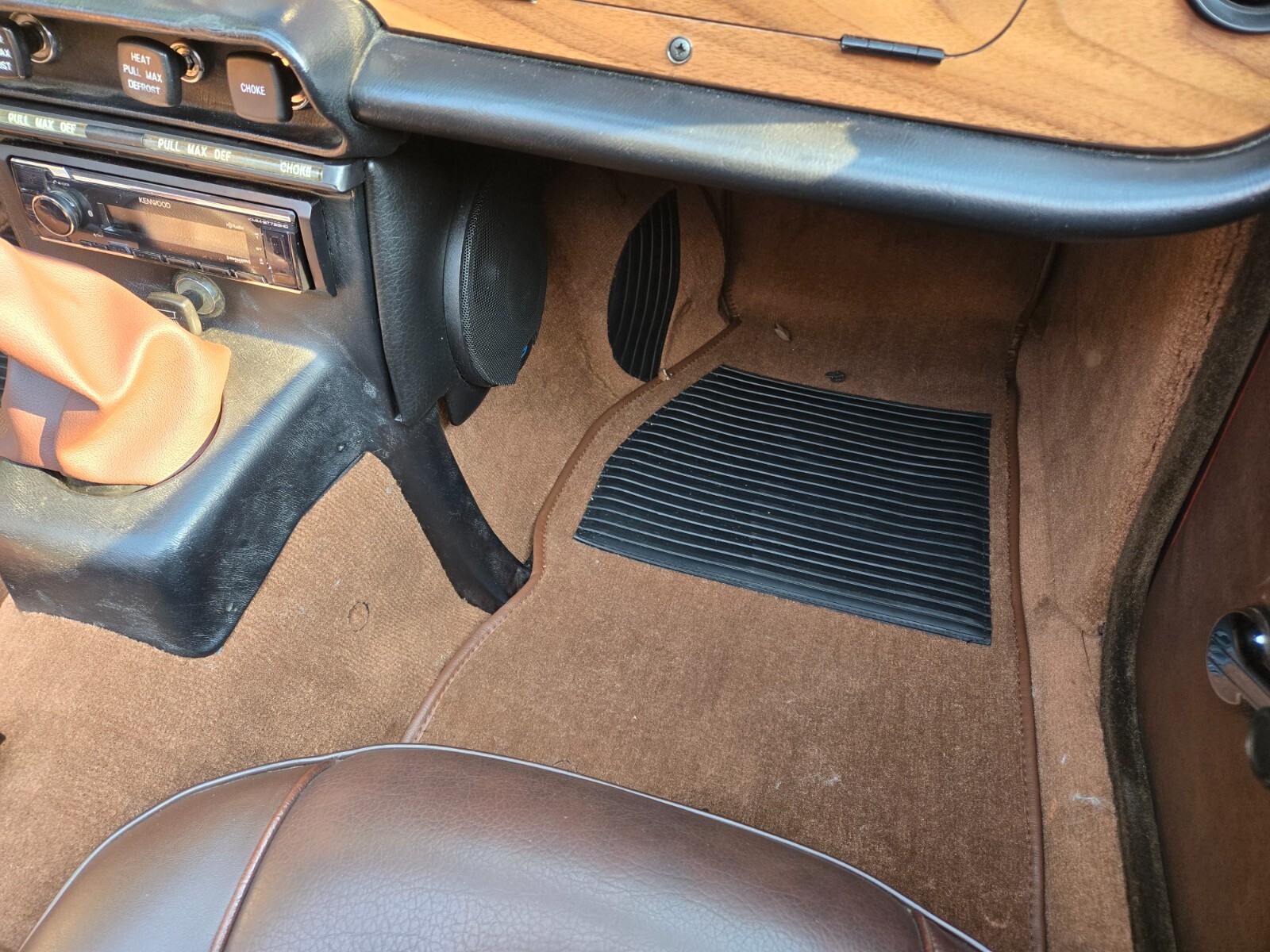 Triumph-TR-6-1974-Convertible-10