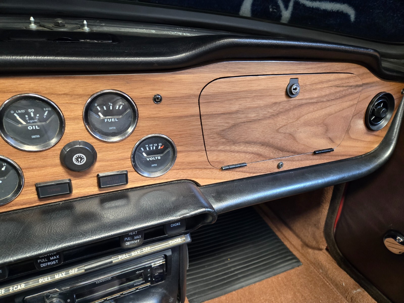 Triumph-TR-6-1974-Convertible-11