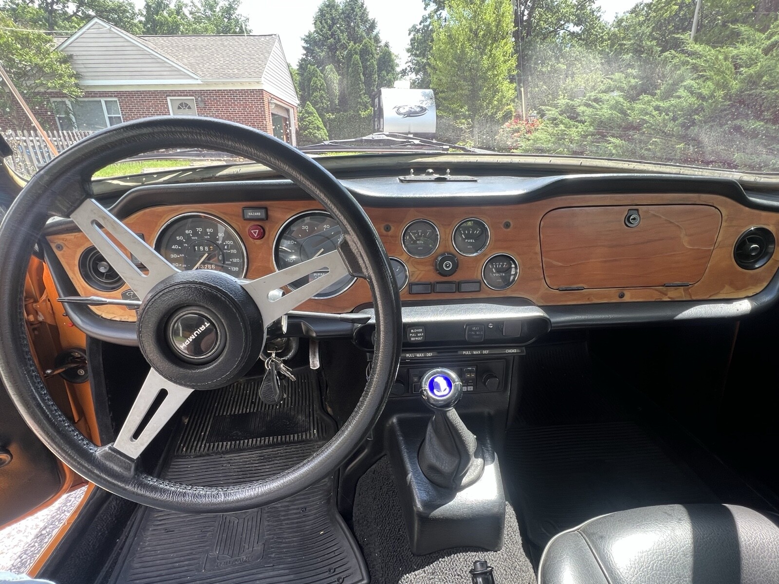 Triumph-TR-6-1975-14
