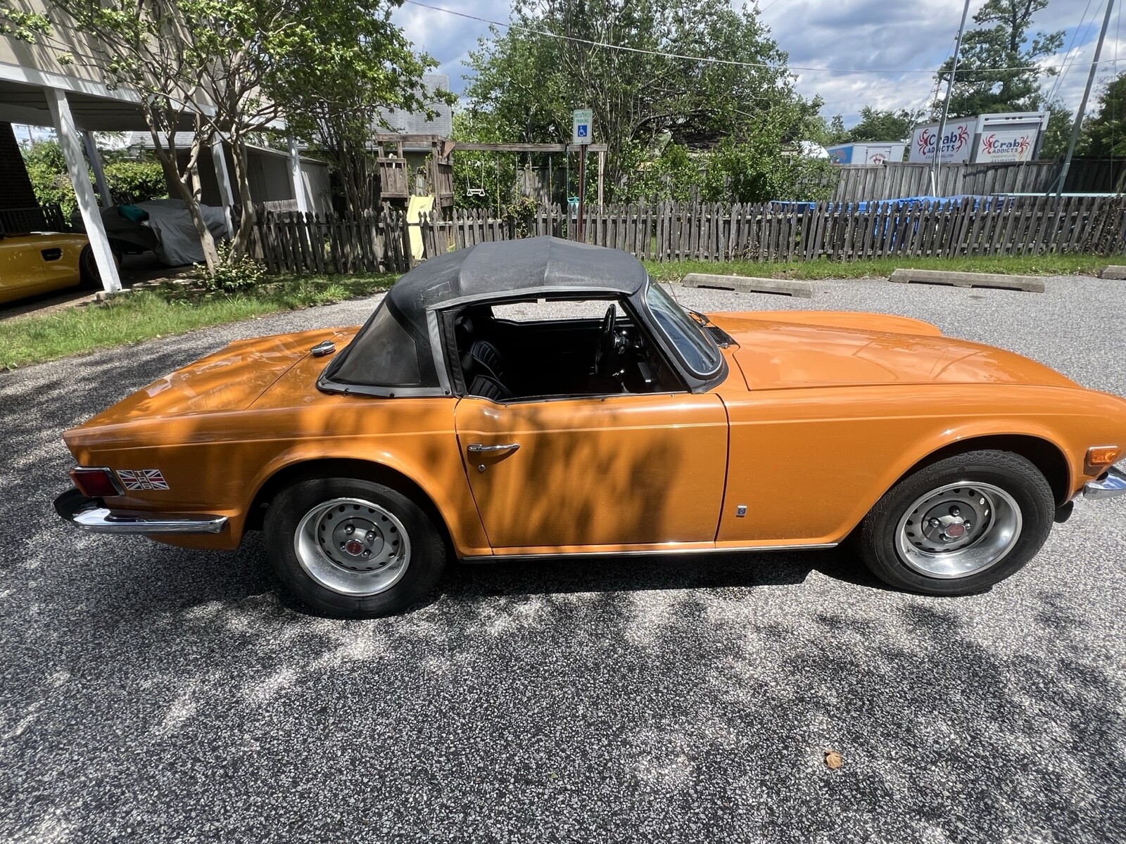 Triumph-TR-6-1975-2