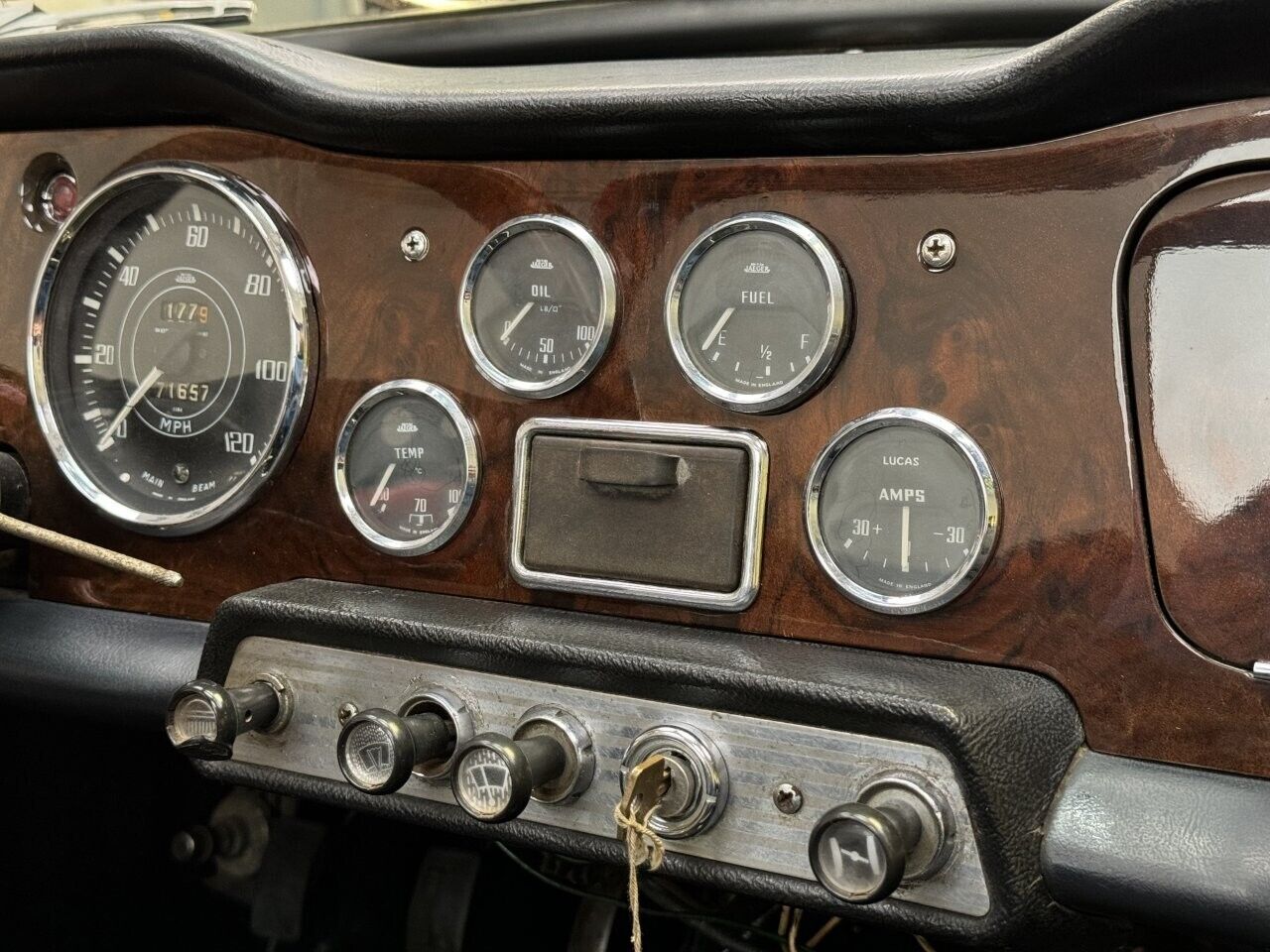Triumph-TR4-1964-21