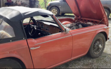 Triumph-TR4A-1966-Convertible-1