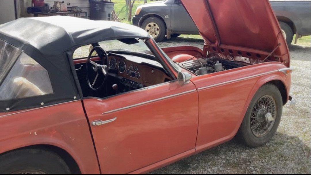 Triumph-TR4A-1966-Convertible-1