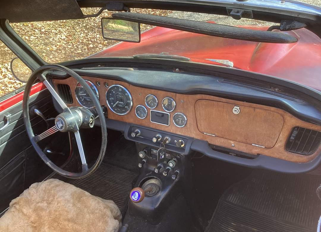 Triumph-TR4A-1966-Convertible-11