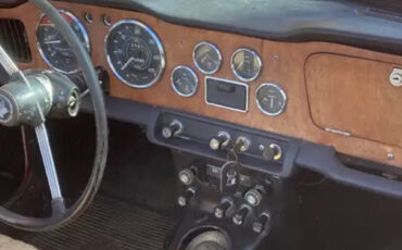Triumph-TR4A-1966-Convertible-13