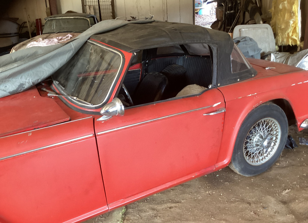 Triumph-TR4A-1966-Convertible-15