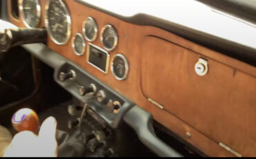 Triumph-TR4A-1966-Convertible-3