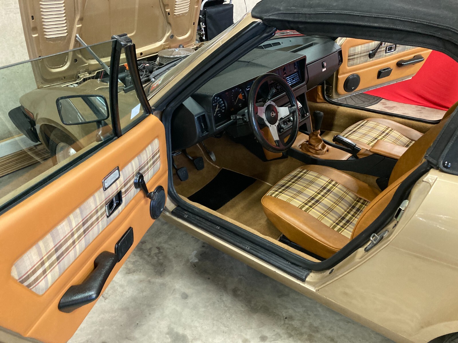 Triumph-TR8-1980-Convertible-2