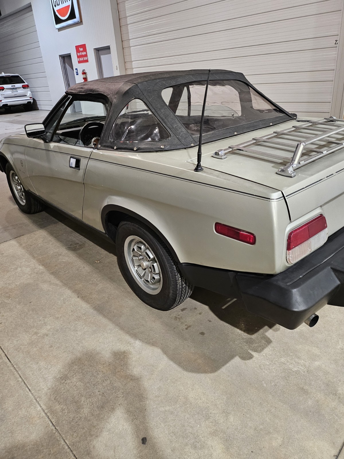 Triumph-TR8-1980-Convertible-3