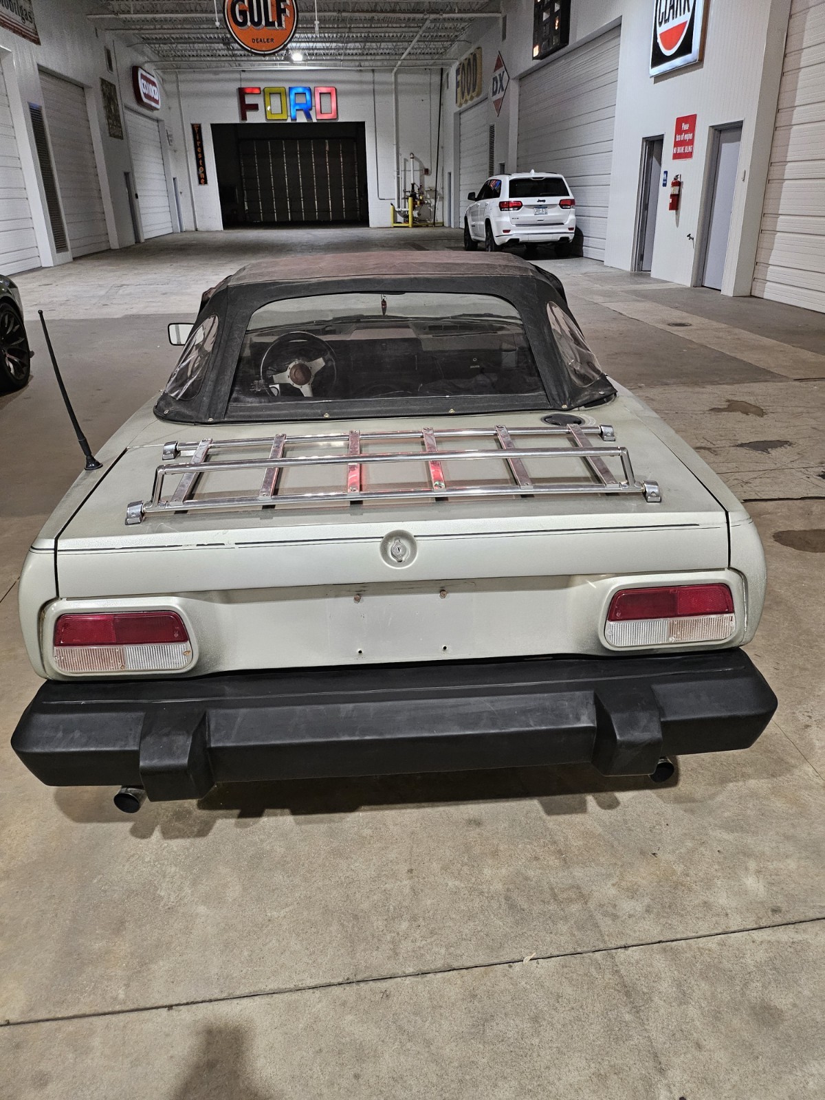 Triumph-TR8-1980-Convertible-4