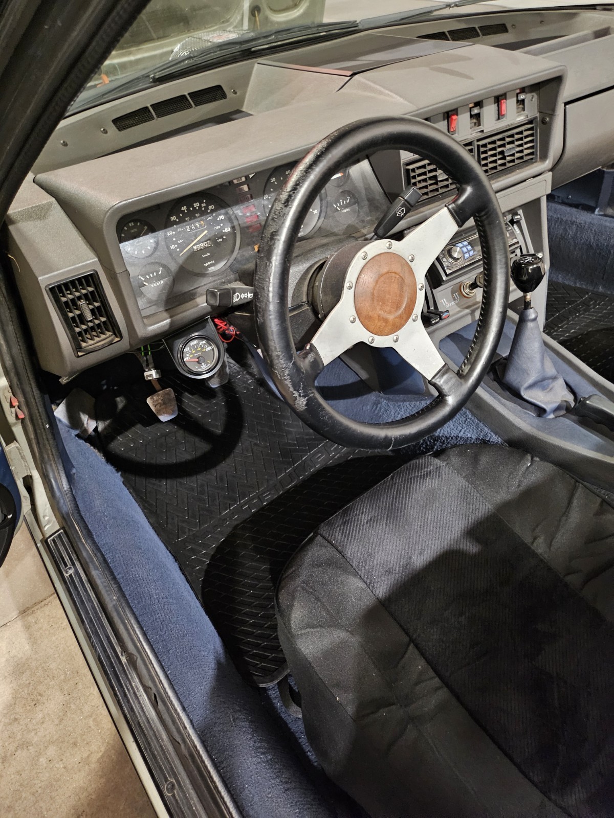 Triumph-TR8-1980-Convertible-8