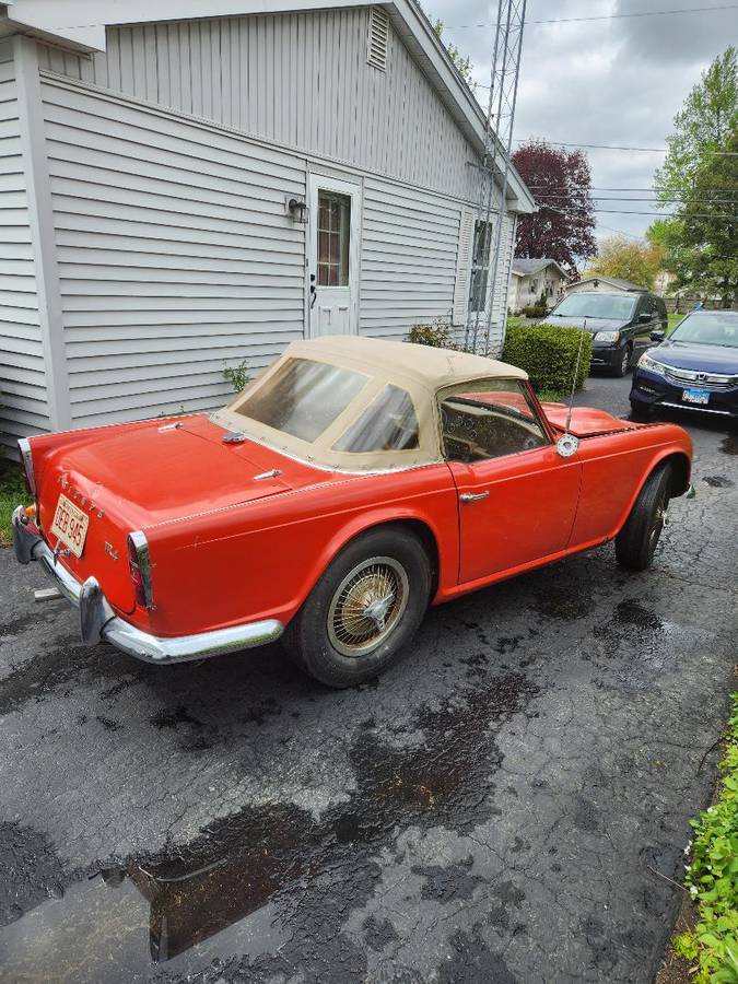 Triumph-Tr4-1964-red-2