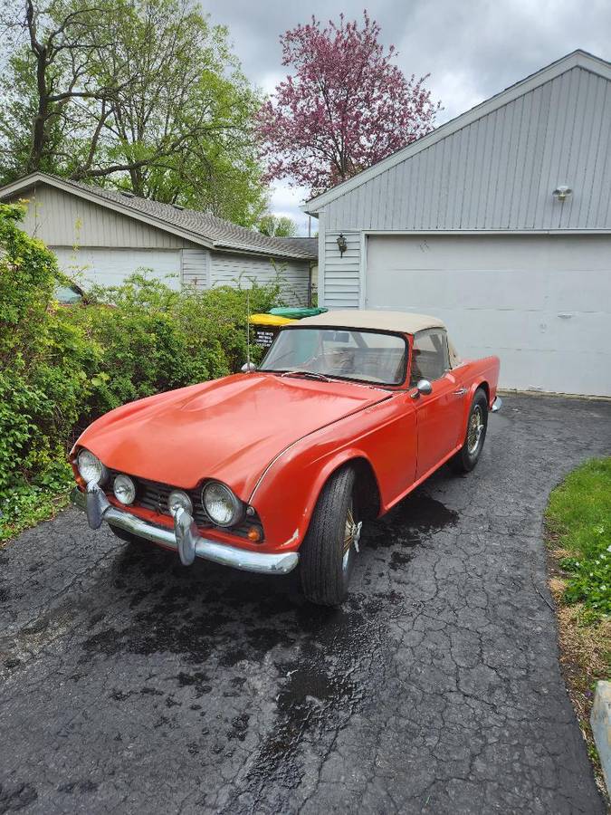 Triumph-Tr4-1964-red