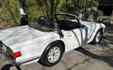 Triumph-Tr6-1969-white-1
