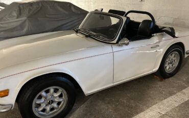 Triumph-Tr6-1969-white-2