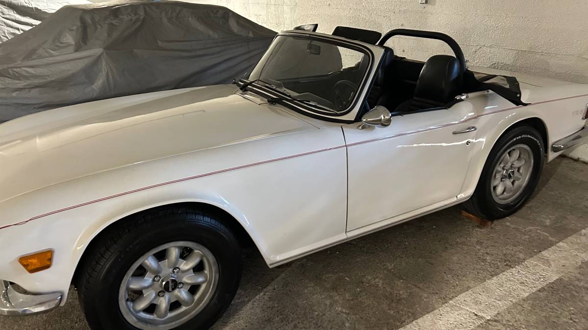 Triumph-Tr6-1969-white-2