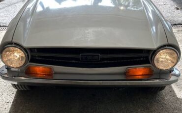 Triumph-Tr6-1969-white-4