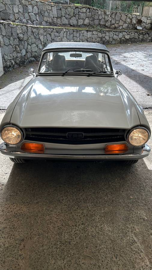 Triumph-Tr6-1969-white-4