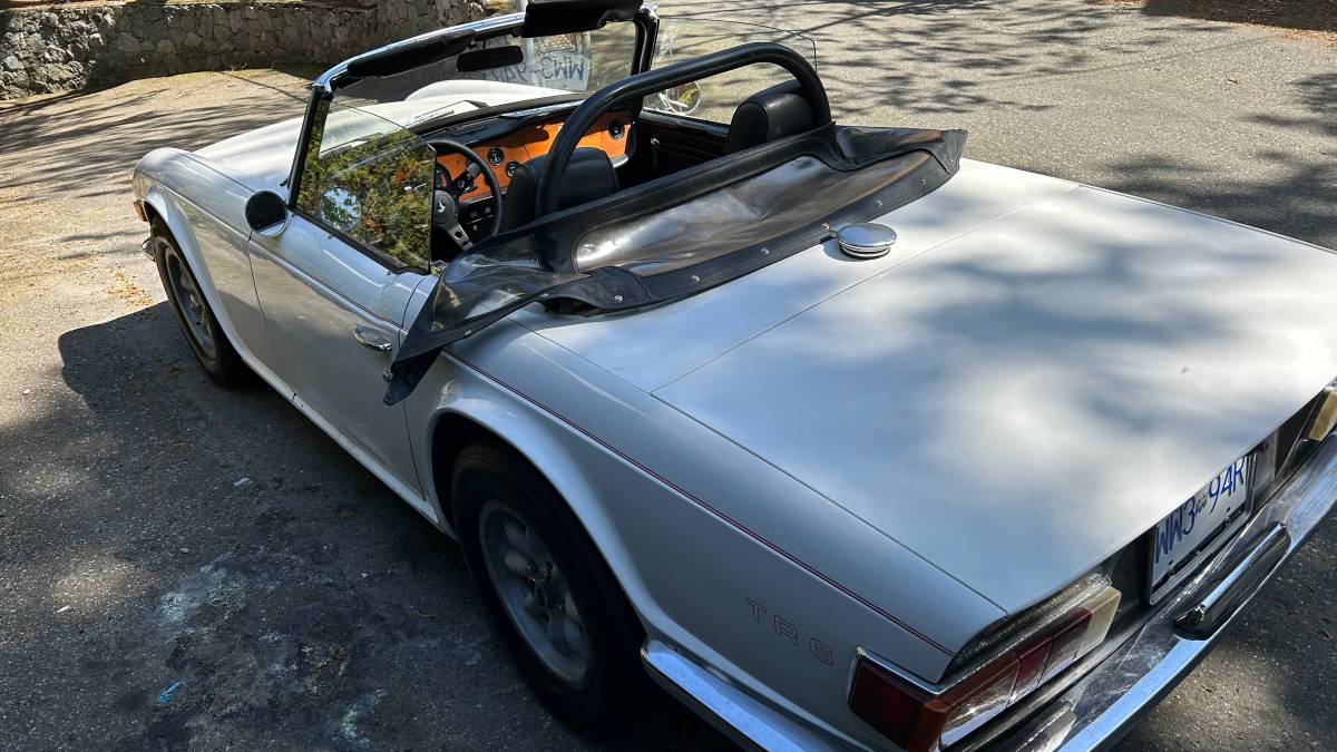 Triumph-Tr6-1969-white-8