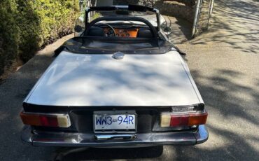 Triumph-Tr6-1969-white-9